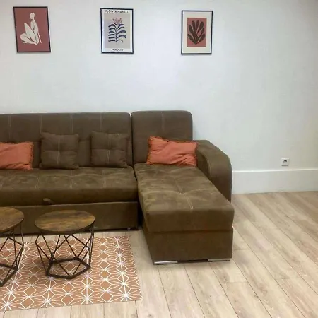 Cozy Getaway In Apartment *